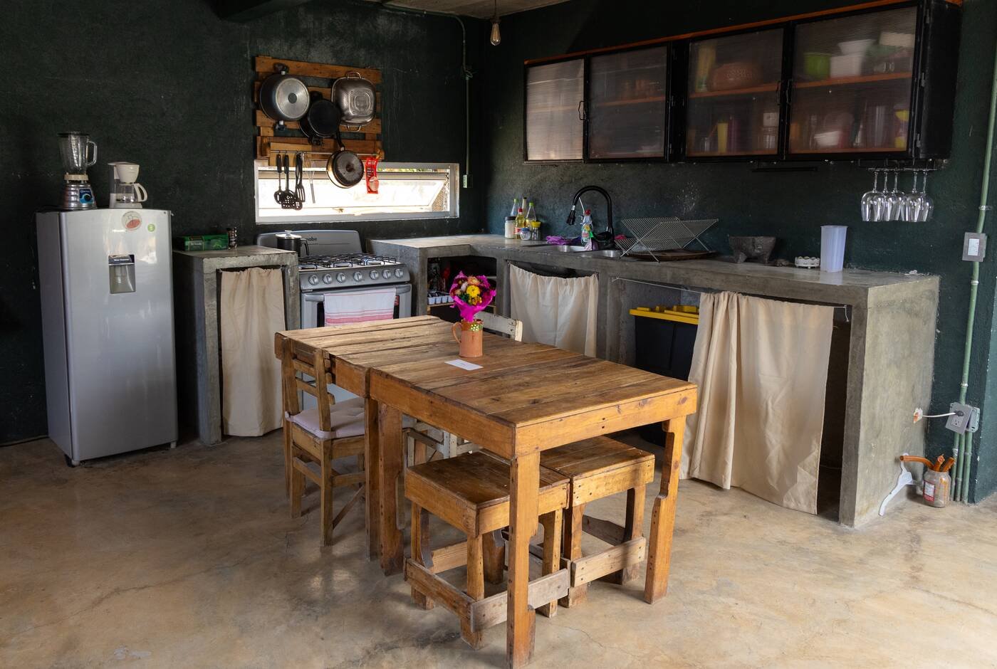 Cocina equipada y comedor